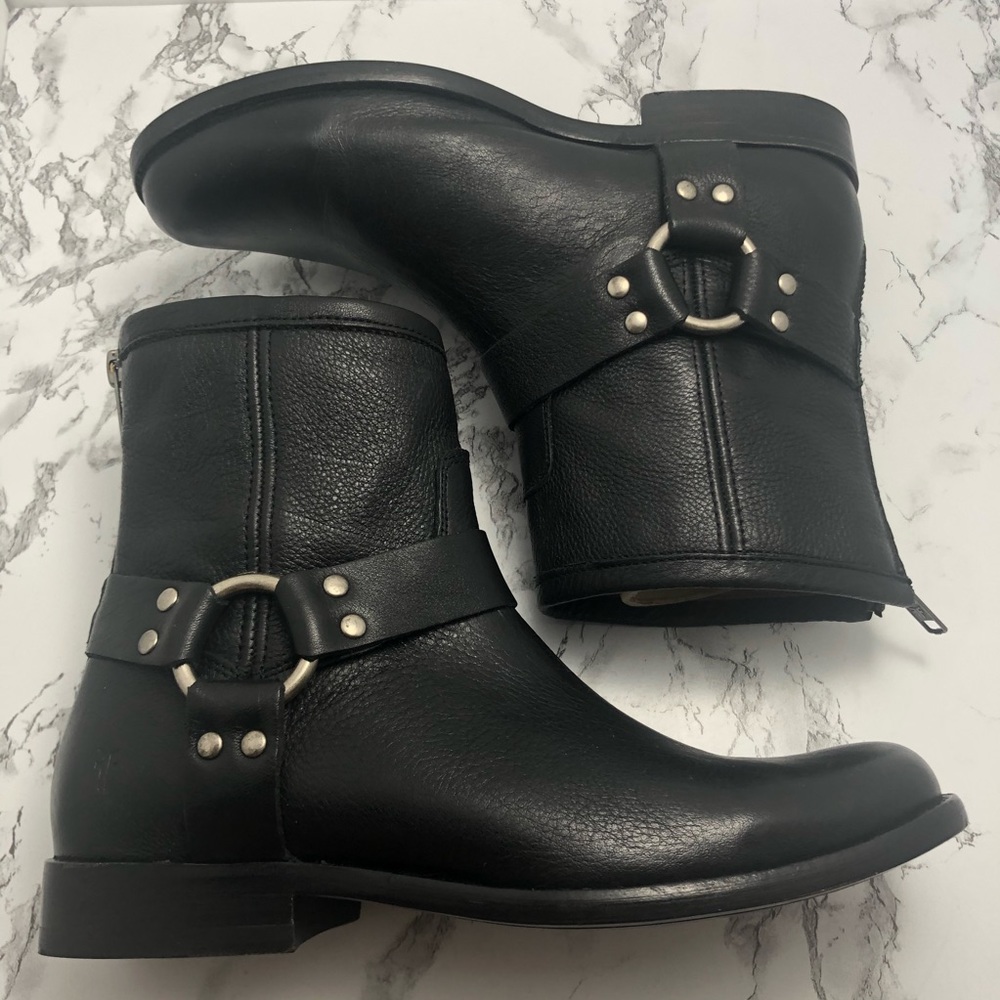 NWOT Frye Phillip Belted Short Booties Ankle Moto